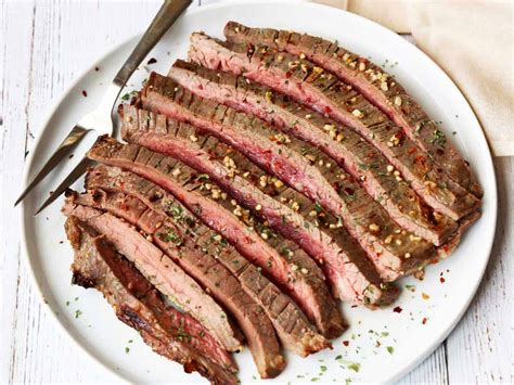 How much fat is in broiled flank steak - calories, carbs, nutrition